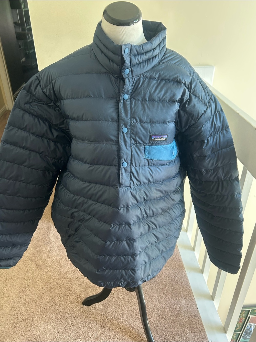 Patagonia Men’s Navy Blue Insulated Pullover Jacket